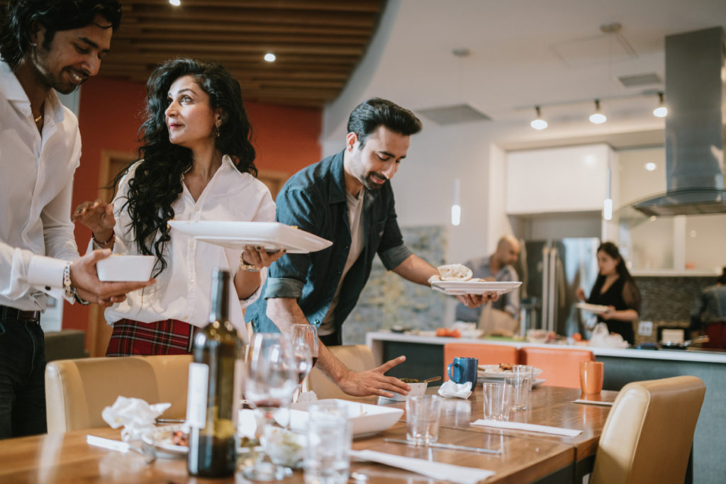 Cleaning Restaurant Tables, How to Clean Tables in a Restaurant